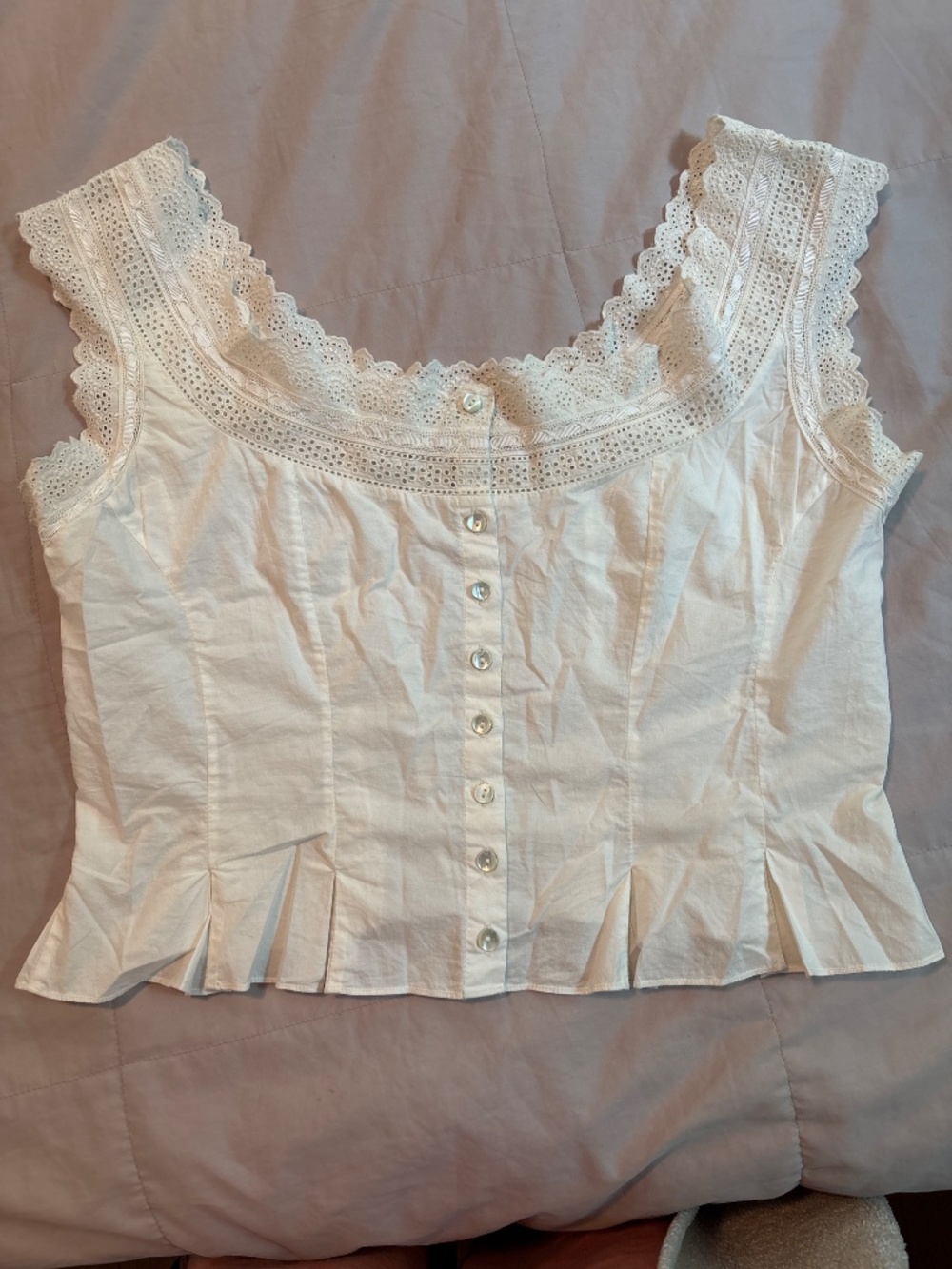 Doen Cream Eyelet Lace-Trim Button Front Cropped Top - Picture 3 of 16